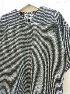 画像2: KIIT(キート)INSIDE OUT STRIPE PILE V-NECK LOOSE TEE KIC-T92-008(BLK X WHT) (2)