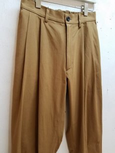 画像2: KIIT(キート)2TUCK TAPERRED EASY TROUSERS KIE-P90-001(BRN) (2)