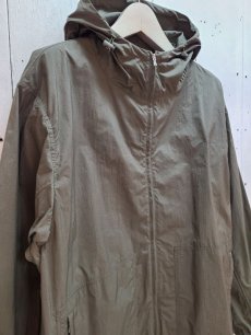 画像2: KIIT(キート) RECYCLE RIPSTOP NYLON DYED TAFTA HOODIE COAT KIO-C99-600(OLV) (2)