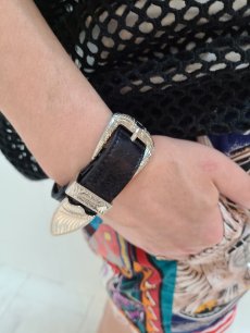 画像7: el conductorH(コンダクター) LEATHER TRAPEZOID STUDS BRACELET PD24MAC04 (7)