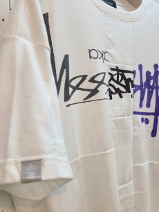 画像2: Takaya Hioki (タカヤヒオキ) OLD STUSSY REMAKE S/S REBEL ELEMENTS EXCLUSIVE"FRONT PRINT"(WHT)A (2)