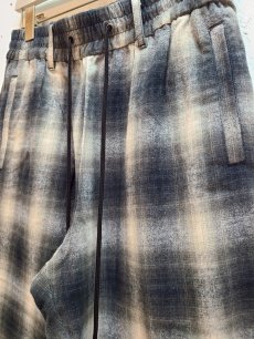 画像2: el conductorH(コンダクター) CHECK FLANNEL FLARE TROUSERS PD25MP01 (2)